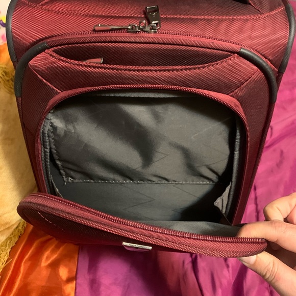 Travelpro Burgundy Rolling Carry on - Picture 4 of 11